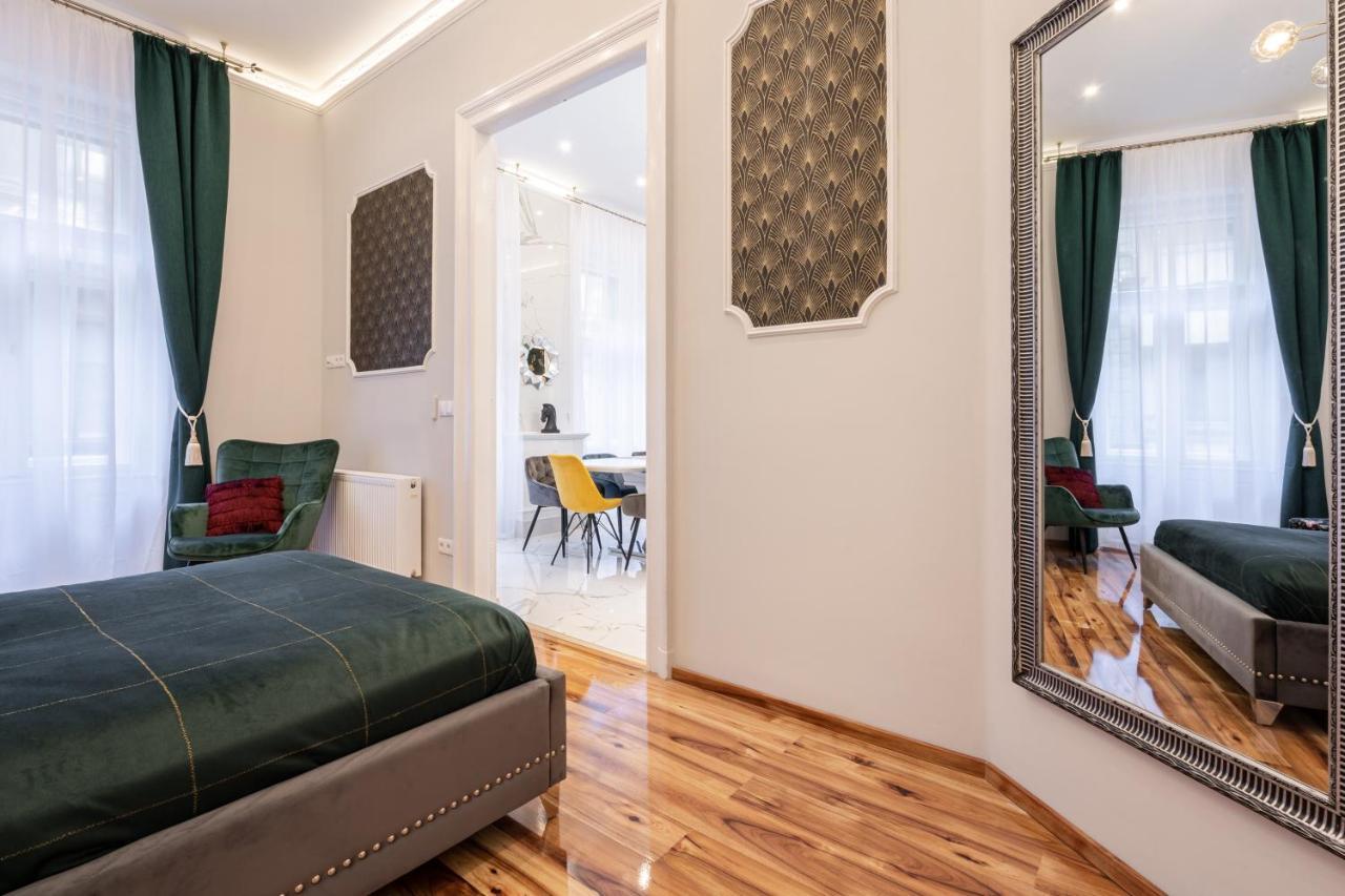 Premium Art Deco Apartment At Broadway // 4Bdr & 3Br บูดาเปสต์ ภายนอก รูปภาพ