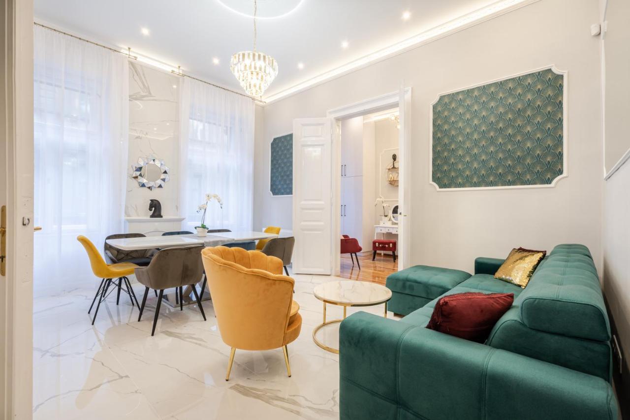 Premium Art Deco Apartment At Broadway // 4Bdr & 3Br บูดาเปสต์ ภายนอก รูปภาพ