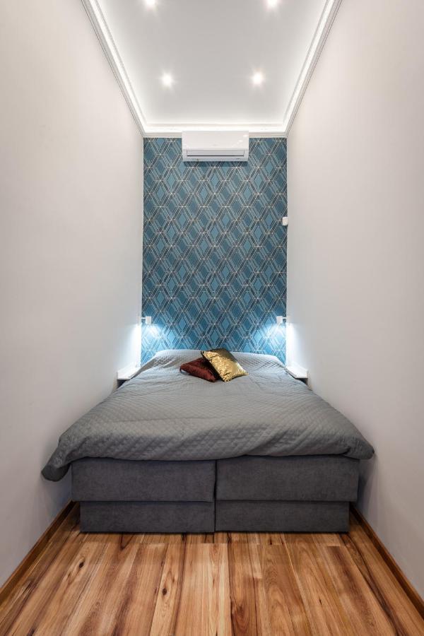 Premium Art Deco Apartment At Broadway // 4Bdr & 3Br บูดาเปสต์ ภายนอก รูปภาพ