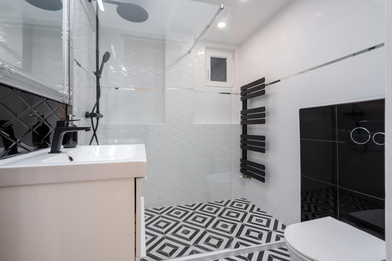 Premium Art Deco Apartment At Broadway // 4Bdr & 3Br บูดาเปสต์ ภายนอก รูปภาพ